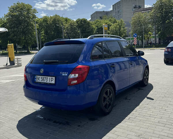 Синий Шкода Фабия, объемом двигателя 1.39 л и пробегом 302 тыс. км за 4800 $, фото 4 на Automoto.ua