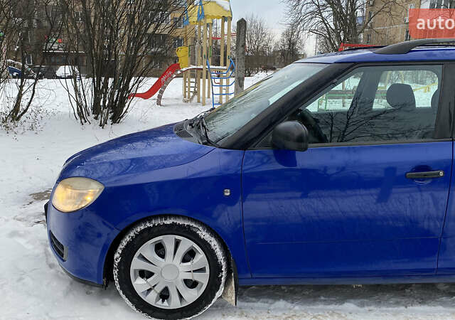 Синий Шкода Фабия, объемом двигателя 1.2 л и пробегом 255 тыс. км за 3700 $, фото 1 на Automoto.ua