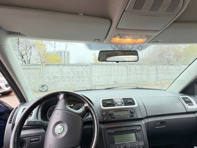 Синій Шкода Фабія, об'ємом двигуна 1.4 л та пробігом 300 тис. км за 3400 $, фото 6 на Automoto.ua