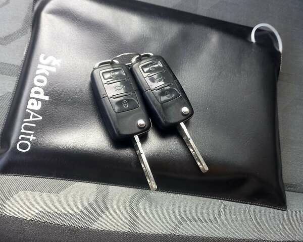 Синий Шкода Фабия, объемом двигателя 1.6 л и пробегом 230 тыс. км за 7550 $, фото 122 на Automoto.ua