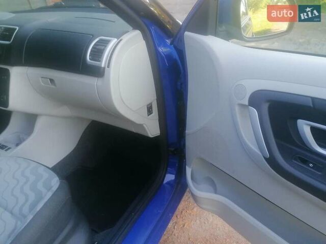Синий Шкода Фабия, объемом двигателя 1.39 л и пробегом 167 тыс. км за 5500 $, фото 11 на Automoto.ua