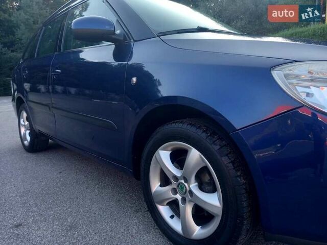 Синий Шкода Фабия, объемом двигателя 1.6 л и пробегом 230 тыс. км за 7550 $, фото 3 на Automoto.ua