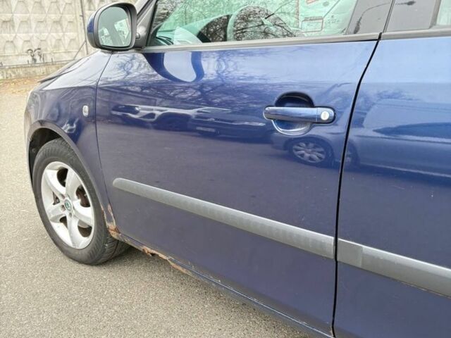 Синій Шкода Фабія, об'ємом двигуна 1.4 л та пробігом 300 тис. км за 3400 $, фото 5 на Automoto.ua