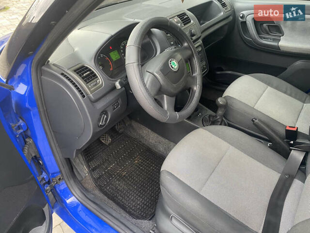 Синий Шкода Фабия, объемом двигателя 1.2 л и пробегом 189 тыс. км за 4300 $, фото 8 на Automoto.ua