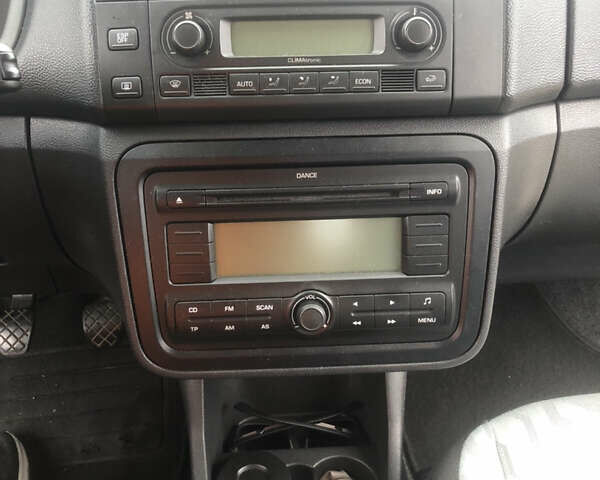Синій Шкода Фабія, об'ємом двигуна 1.39 л та пробігом 220 тис. км за 4700 $, фото 12 на Automoto.ua