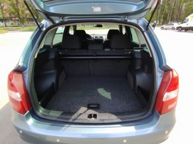 Синій Шкода Фабія, об'ємом двигуна 0 л та пробігом 130 тис. км за 6300 $, фото 4 на Automoto.ua