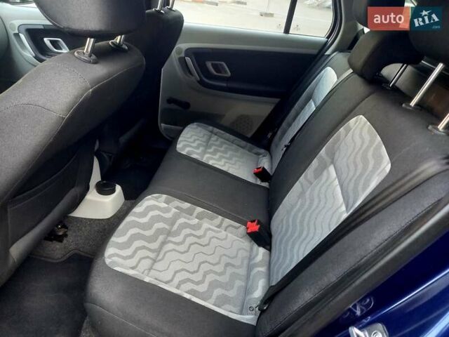 Синий Шкода Фабия, объемом двигателя 1.6 л и пробегом 230 тыс. км за 7550 $, фото 96 на Automoto.ua