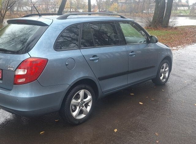 Синий Шкода Фабия, объемом двигателя 0 л и пробегом 200 тыс. км за 5800 $, фото 1 на Automoto.ua