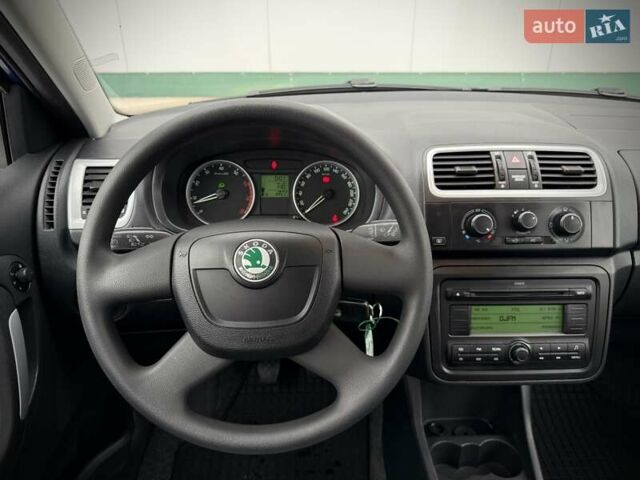 Синий Шкода Фабия, объемом двигателя 1.6 л и пробегом 206 тыс. км за 5999 $, фото 20 на Automoto.ua