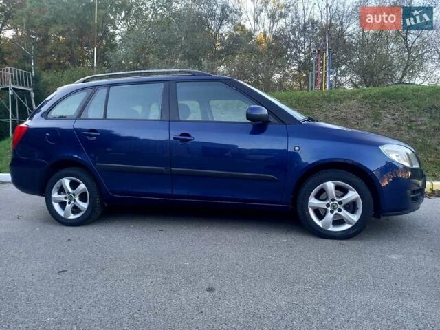 Синий Шкода Фабия, объемом двигателя 1.6 л и пробегом 230 тыс. км за 7550 $, фото 142 на Automoto.ua
