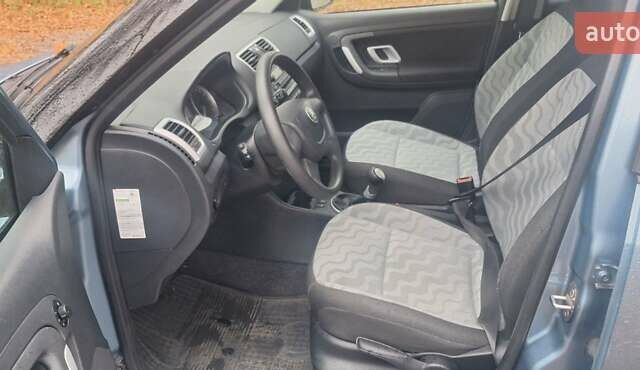 Синий Шкода Фабия, объемом двигателя 1.4 л и пробегом 200 тыс. км за 5900 $, фото 1 на Automoto.ua