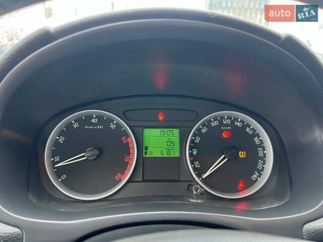 Синій Шкода Фабія, об'ємом двигуна 1.6 л та пробігом 230 тис. км за 6800 $, фото 12 на Automoto.ua