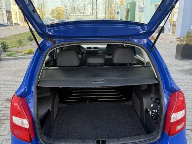 Синий Шкода Фабия, объемом двигателя 1.2 л и пробегом 150 тыс. км за 4500 $, фото 7 на Automoto.ua