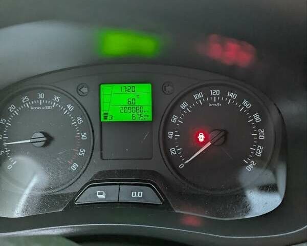 Синий Шкода Фабия, объемом двигателя 1.6 л и пробегом 209 тыс. км за 5150 $, фото 17 на Automoto.ua