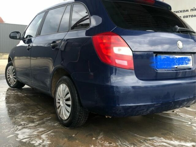 Синий Шкода Фабия, объемом двигателя 1.6 л и пробегом 260 тыс. км за 6400 $, фото 1 на Automoto.ua