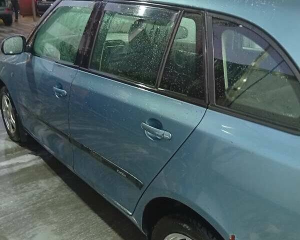 Шкода Фабия 2010 в Ужгороде на Automoto.ua Синий Шкода Фабия, объемом двигателя 1.2 л и пробегом 242 тыс. км за 3600 $, фото 9 на Automoto.ua