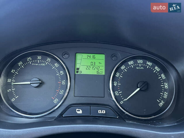 Синий Шкода Фабия, объемом двигателя 1.6 л и пробегом 221 тыс. км за 5499 $, фото 47 на Automoto.ua