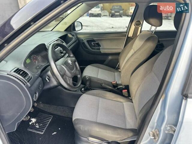 Синий Шкода Фабия, объемом двигателя 1.2 л и пробегом 160 тыс. км за 4800 $, фото 13 на Automoto.ua
