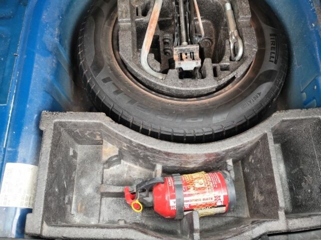 Синий Шкода Фабия, объемом двигателя 0 л и пробегом 310 тыс. км за 4000 $, фото 11 на Automoto.ua