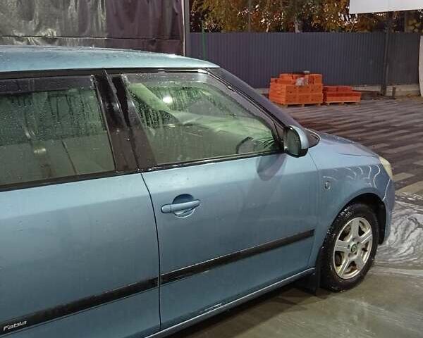 Шкода Фабия 2010 в Ужгороде на Automoto.ua Синий Шкода Фабия, объемом двигателя 1.2 л и пробегом 242 тыс. км за 3600 $, фото 3 на Automoto.ua