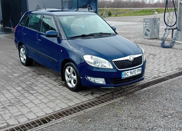 Синий Шкода Фабия, объемом двигателя 1.2 л и пробегом 222 тыс. км за 4500 $, фото 1 на Automoto.ua
