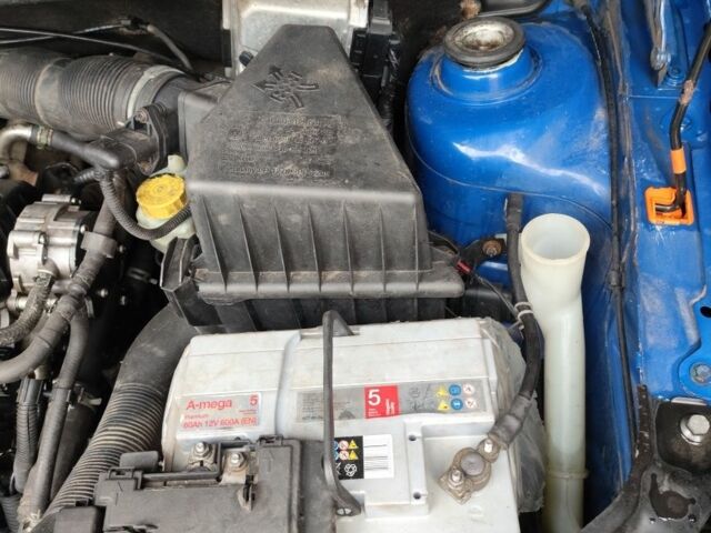 Синий Шкода Фабия, объемом двигателя 0 л и пробегом 310 тыс. км за 4000 $, фото 6 на Automoto.ua