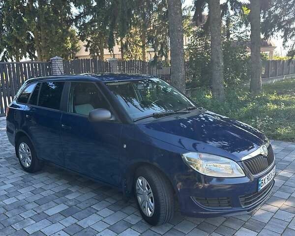 Синий Шкода Фабия, объемом двигателя 1.6 л и пробегом 209 тыс. км за 5500 $, фото 2 на Automoto.ua