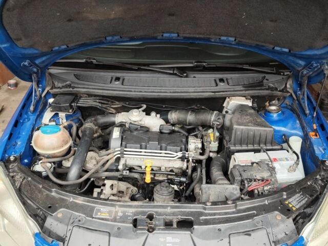 Синий Шкода Фабия, объемом двигателя 0 л и пробегом 310 тыс. км за 4000 $, фото 4 на Automoto.ua