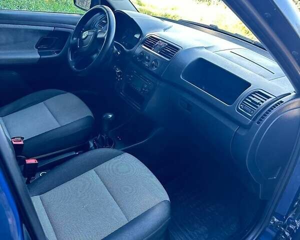 Синий Шкода Фабия, объемом двигателя 1.6 л и пробегом 209 тыс. км за 5500 $, фото 13 на Automoto.ua