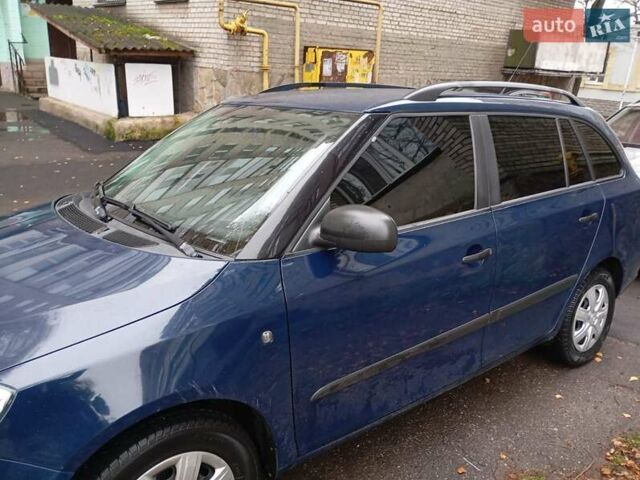 Синий Шкода Фабия, объемом двигателя 1.4 л и пробегом 204 тыс. км за 4900 $, фото 1 на Automoto.ua