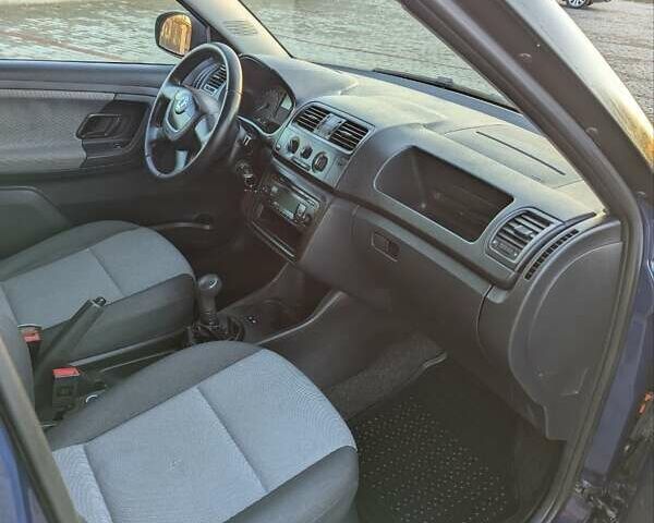 Синий Шкода Фабия, объемом двигателя 1.6 л и пробегом 209 тыс. км за 5150 $, фото 11 на Automoto.ua