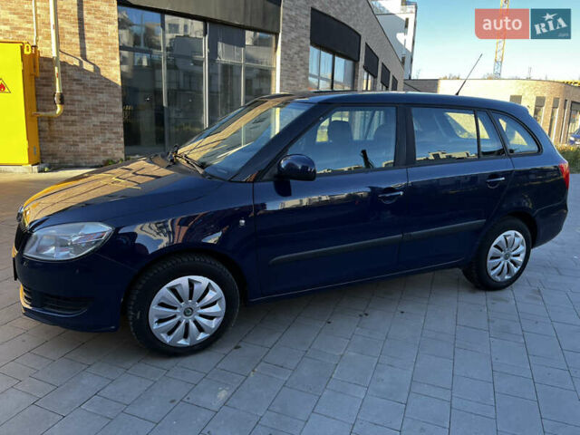 Синий Шкода Фабия, объемом двигателя 1.6 л и пробегом 221 тыс. км за 5499 $, фото 2 на Automoto.ua