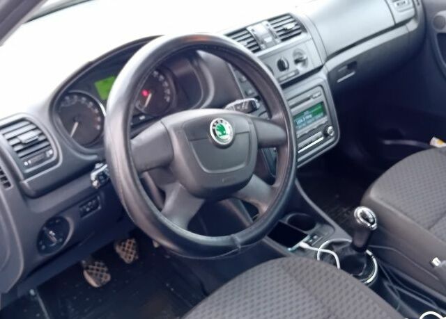 Синий Шкода Фабия, объемом двигателя 1.2 л и пробегом 222 тыс. км за 4500 $, фото 8 на Automoto.ua