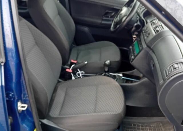 Синий Шкода Фабия, объемом двигателя 1.2 л и пробегом 222 тыс. км за 4500 $, фото 7 на Automoto.ua