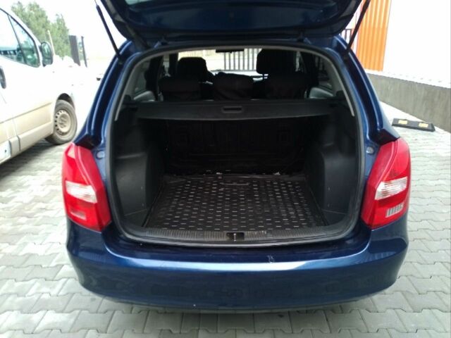 Синий Шкода Фабия, объемом двигателя 1.6 л и пробегом 208 тыс. км за 5400 $, фото 7 на Automoto.ua