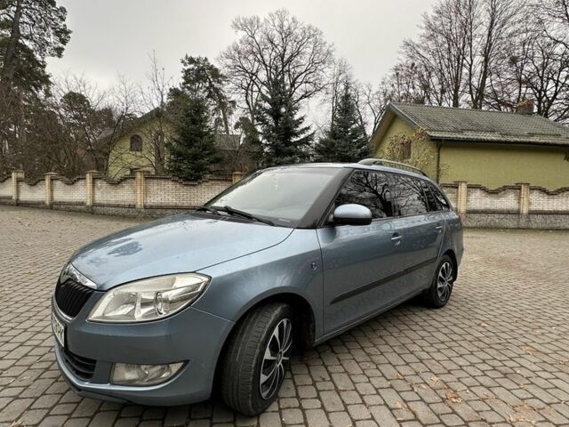 Синій Шкода Фабія, об'ємом двигуна 1.6 л та пробігом 230 тис. км за 5700 $, фото 2 на Automoto.ua