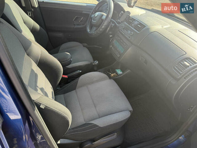 Синий Шкода Фабия, объемом двигателя 1.2 л и пробегом 195 тыс. км за 6600 $, фото 12 на Automoto.ua