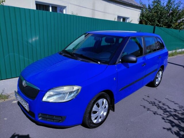 Синий Шкода Фабия, объемом двигателя 0 л и пробегом 310 тыс. км за 4000 $, фото 2 на Automoto.ua