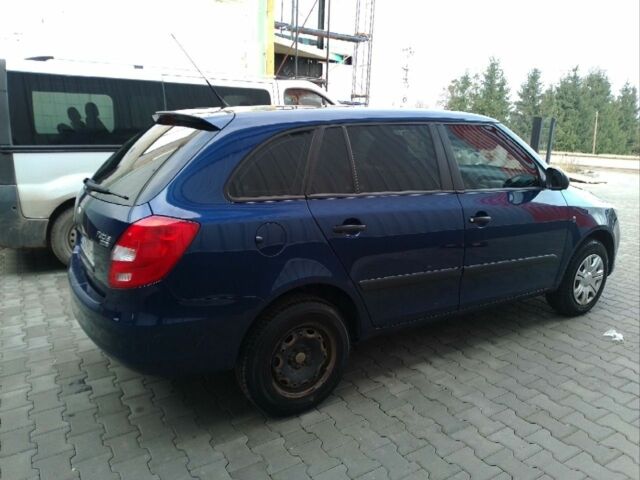 Синий Шкода Фабия, объемом двигателя 1.6 л и пробегом 208 тыс. км за 5400 $, фото 1 на Automoto.ua