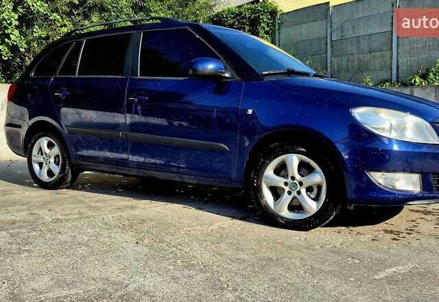 Шкода Фабия 2010 в Киеве на Automoto.ua Синий Шкода Фабия, объемом двигателя 1.2 л и пробегом 300 тыс. км за 5298 $, фото 1 на Automoto.ua