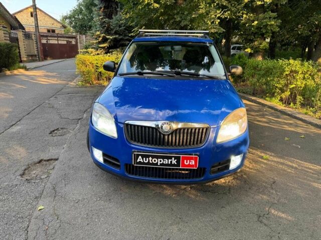 Синий Шкода Фабия, объемом двигателя 1.4 л и пробегом 292 тыс. км за 4390 $, фото 1 на Automoto.ua