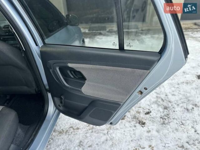 Синий Шкода Фабия, объемом двигателя 1.2 л и пробегом 160 тыс. км за 4800 $, фото 7 на Automoto.ua