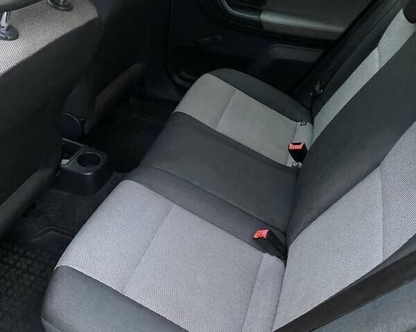 Синий Шкода Фабия, объемом двигателя 1.6 л и пробегом 249 тыс. км за 6000 $, фото 7 на Automoto.ua