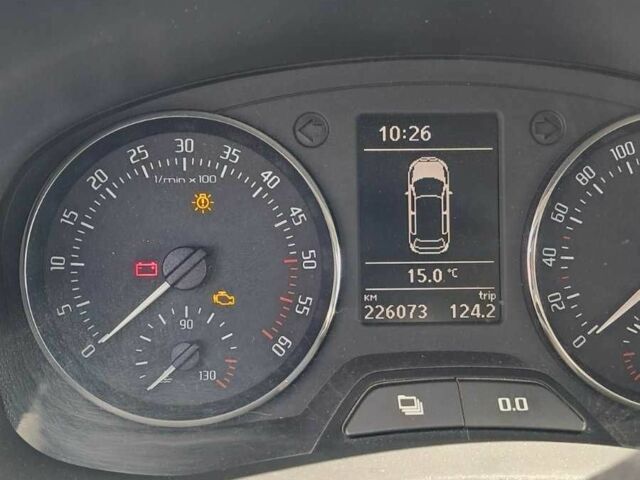 Синий Шкода Фабия, объемом двигателя 1.2 л и пробегом 220 тыс. км за 5400 $, фото 2 на Automoto.ua