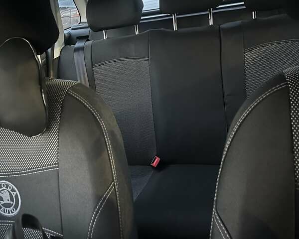 Синий Шкода Фабия, объемом двигателя 1.2 л и пробегом 222 тыс. км за 5100 $, фото 11 на Automoto.ua
