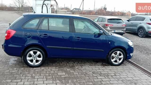 Синий Шкода Фабия, объемом двигателя 1.2 л и пробегом 222 тыс. км за 4500 $, фото 2 на Automoto.ua
