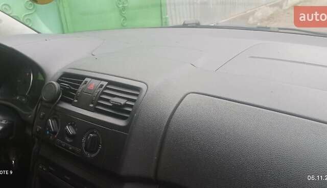 Синий Шкода Фабия, объемом двигателя 1.2 л и пробегом 250 тыс. км за 3400 $, фото 3 на Automoto.ua