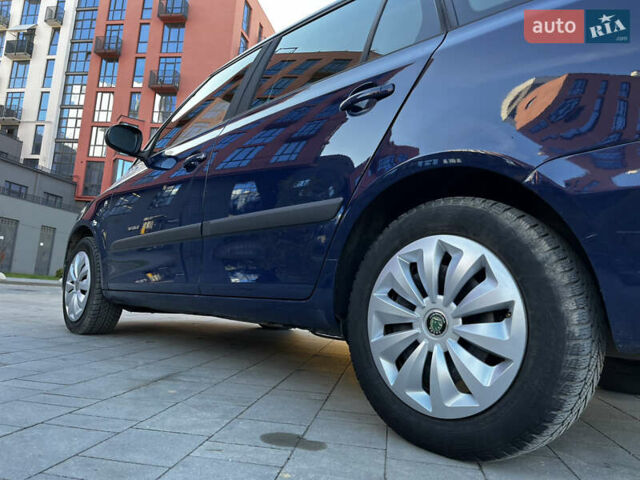 Синий Шкода Фабия, объемом двигателя 1.6 л и пробегом 221 тыс. км за 5499 $, фото 5 на Automoto.ua
