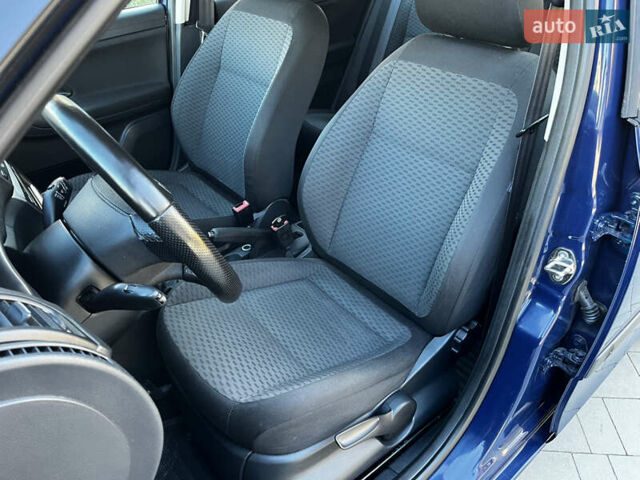 Синий Шкода Фабия, объемом двигателя 1.6 л и пробегом 221 тыс. км за 5499 $, фото 25 на Automoto.ua