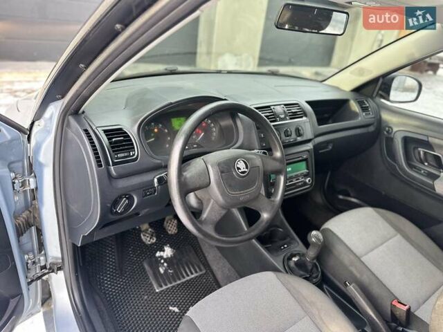 Синий Шкода Фабия, объемом двигателя 1.2 л и пробегом 160 тыс. км за 4800 $, фото 14 на Automoto.ua